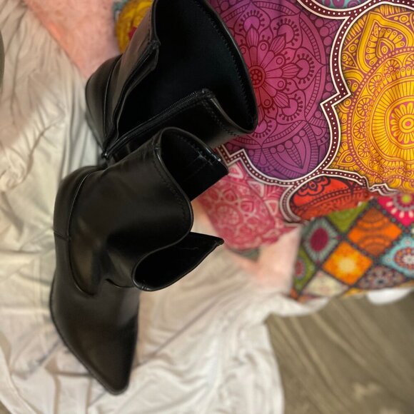 Universal Thread Black Aubree Memory Foam Booties - Picture 2 of 6